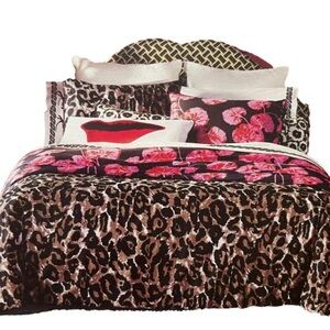 Leopard/Geranium Leaf Reversible Comforter - DVF for Target